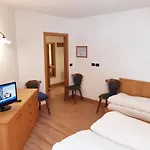 מלון Arnica קאנזיי