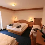 Arnica מלון 3*