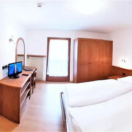 Отель Arnica 3*